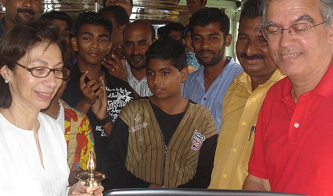 River Activism: Shri Vijay Crishna and Smt Smita Godrej Crishna inaugurate www.periyarriverkeeper.org, the website of Periyar Riverkeeper on July 27, 2008. The site developed by Design & People was inaugurated by the Crishnas inside a moving boat while visiting polluted areas of Periyar River at Eloor, Kerala's industrial belt.
